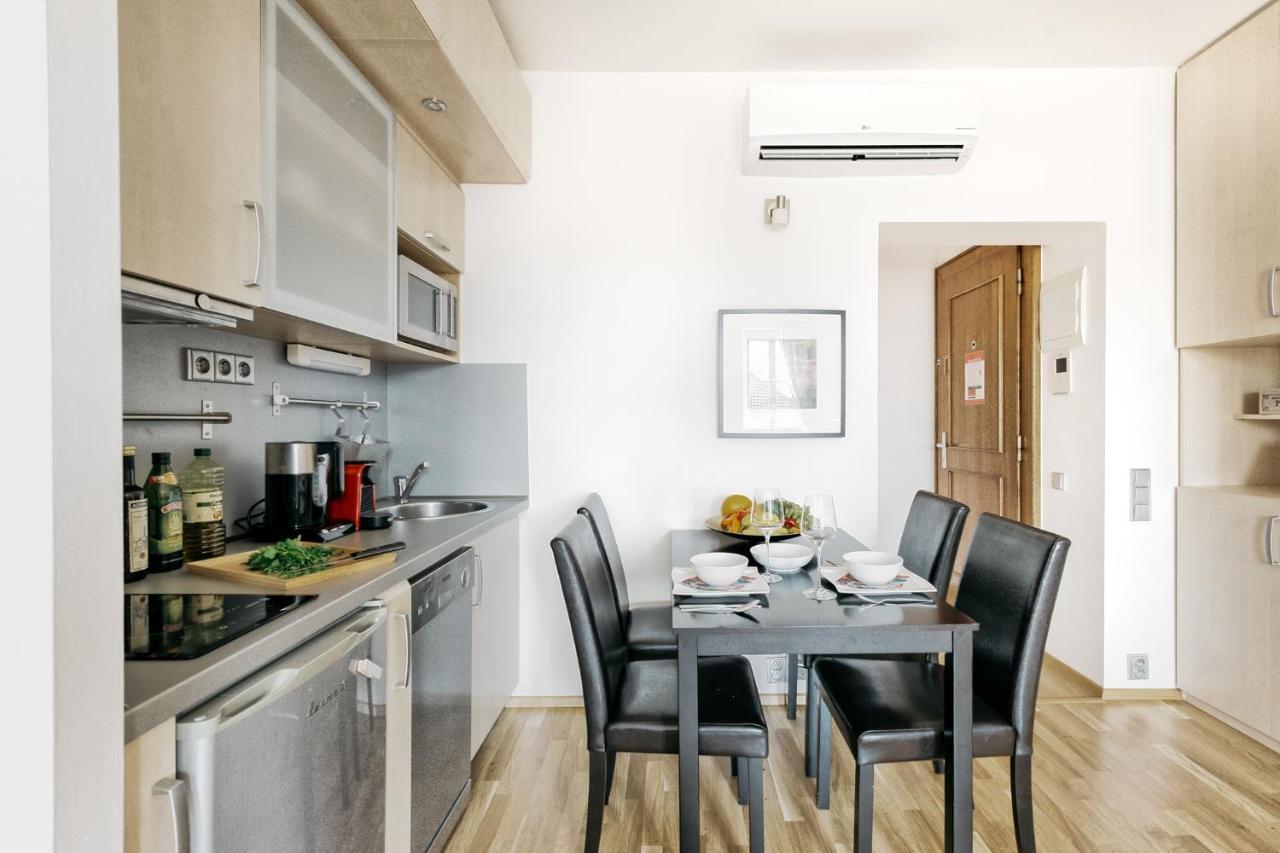 Lil Apartment With Tyn Cathedral View, Parking & Ac Praha Eksteriør bilde